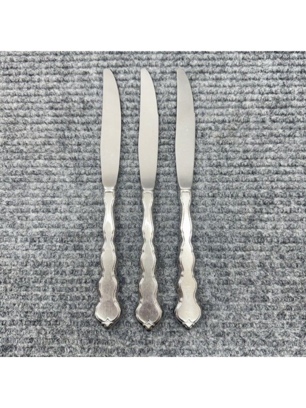 Lot Of 3 Oneida VALERIE Butter Knives Dinner Bread Knife Distinction Deluxe HH